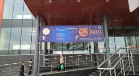 Широкоформатная печать на баннере, проклейка по периметру, люверсирование