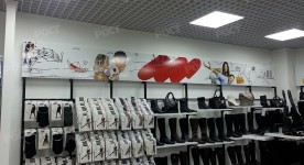 Объемный фриз над торговым оборудованием для м-на